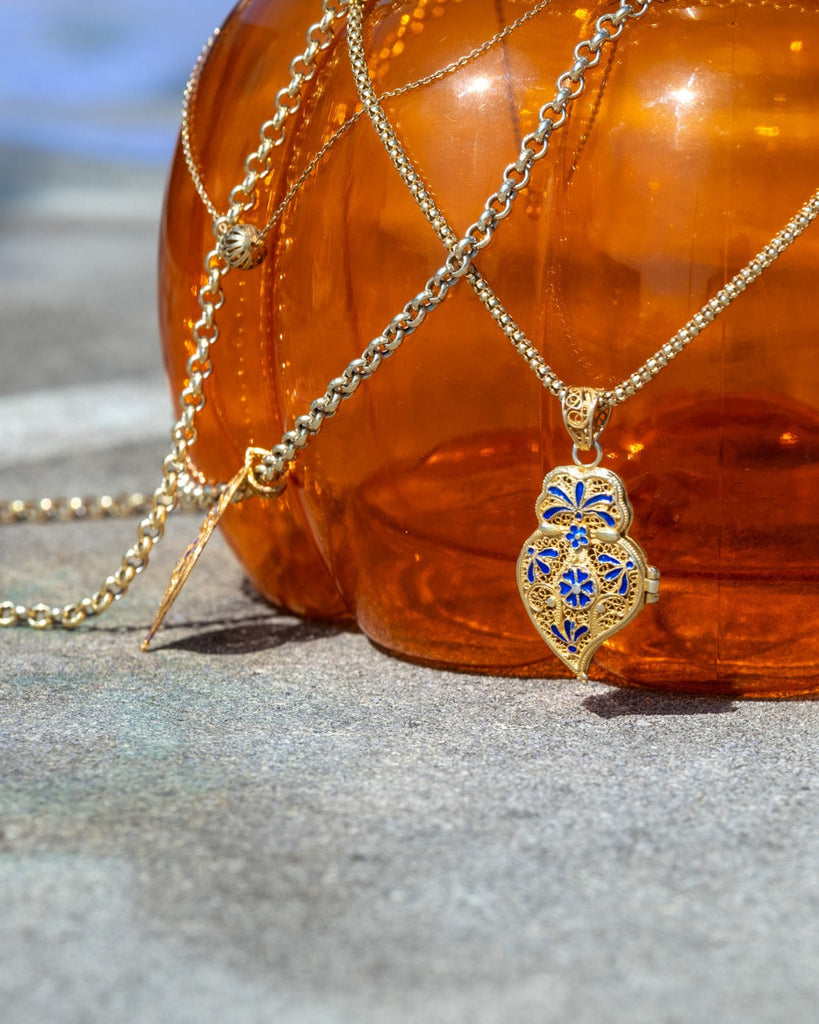 Filigree Necklaces: An Old Trend or a New Passion?