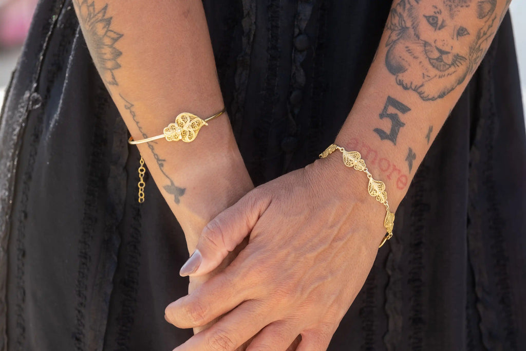 Filigree bracelets: traditional accessory or modern trend?