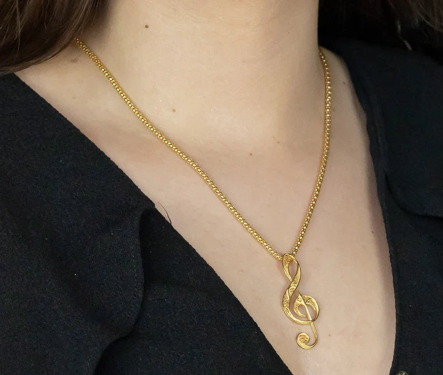 Can You Wear a Portuguese Filigree Pendant with Any Look? Discover It in This Quick Guide